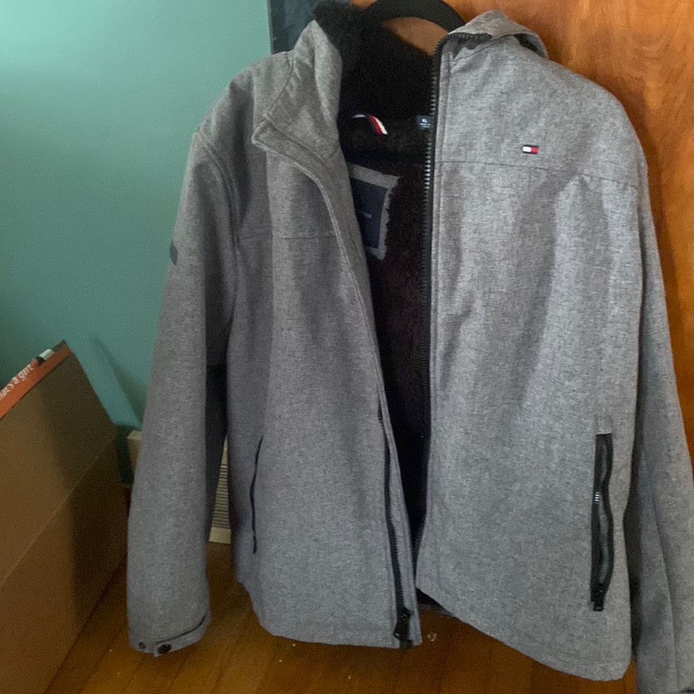 Tommy hilfiger, gray with black sherpa on the inside, lightly used size XL